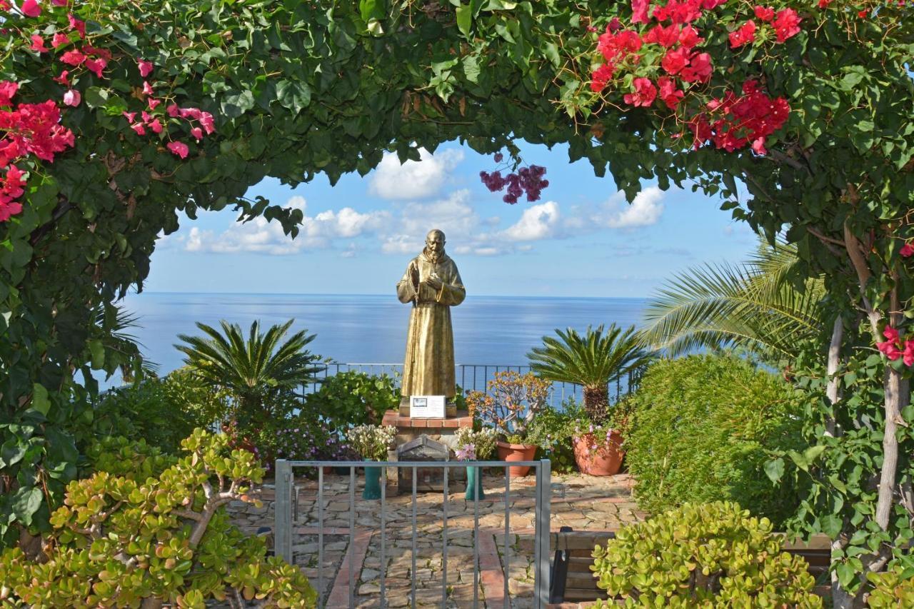 Luxury Suites Casa Di Joy In צ'פאלו מראה חיצוני תמונה